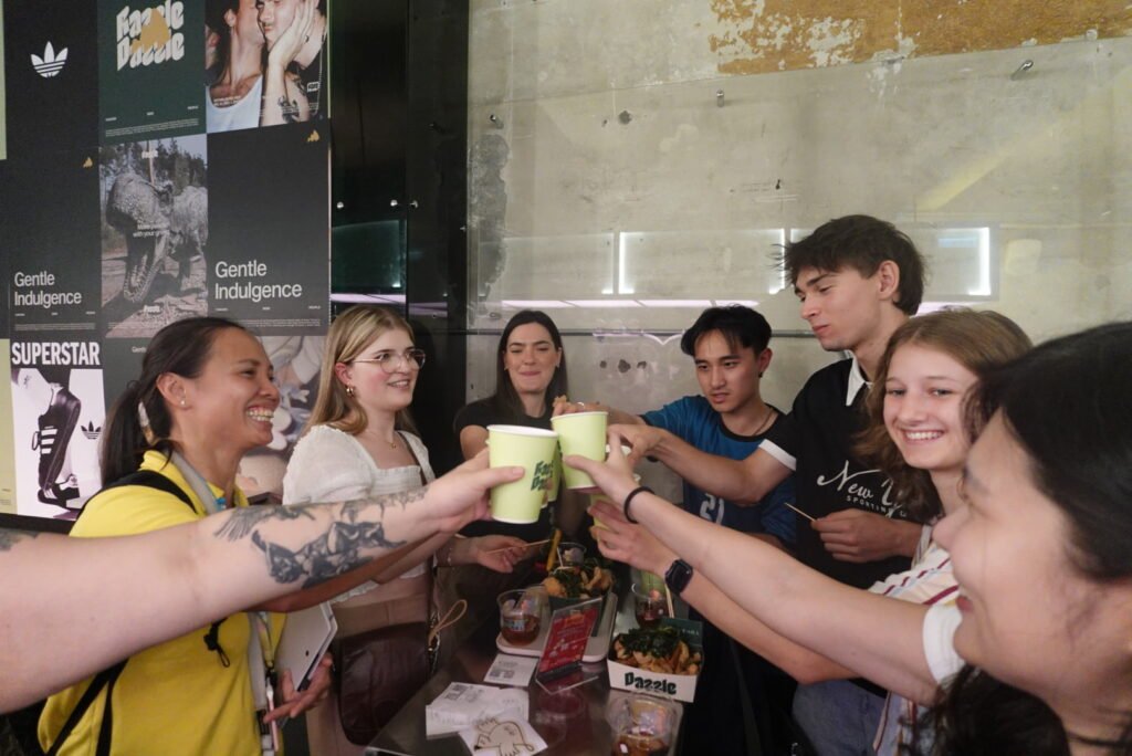 台北ナイトライフ：林森北路バー体験 & 深夜の塩酥鶏食べ歩きツアー攻略