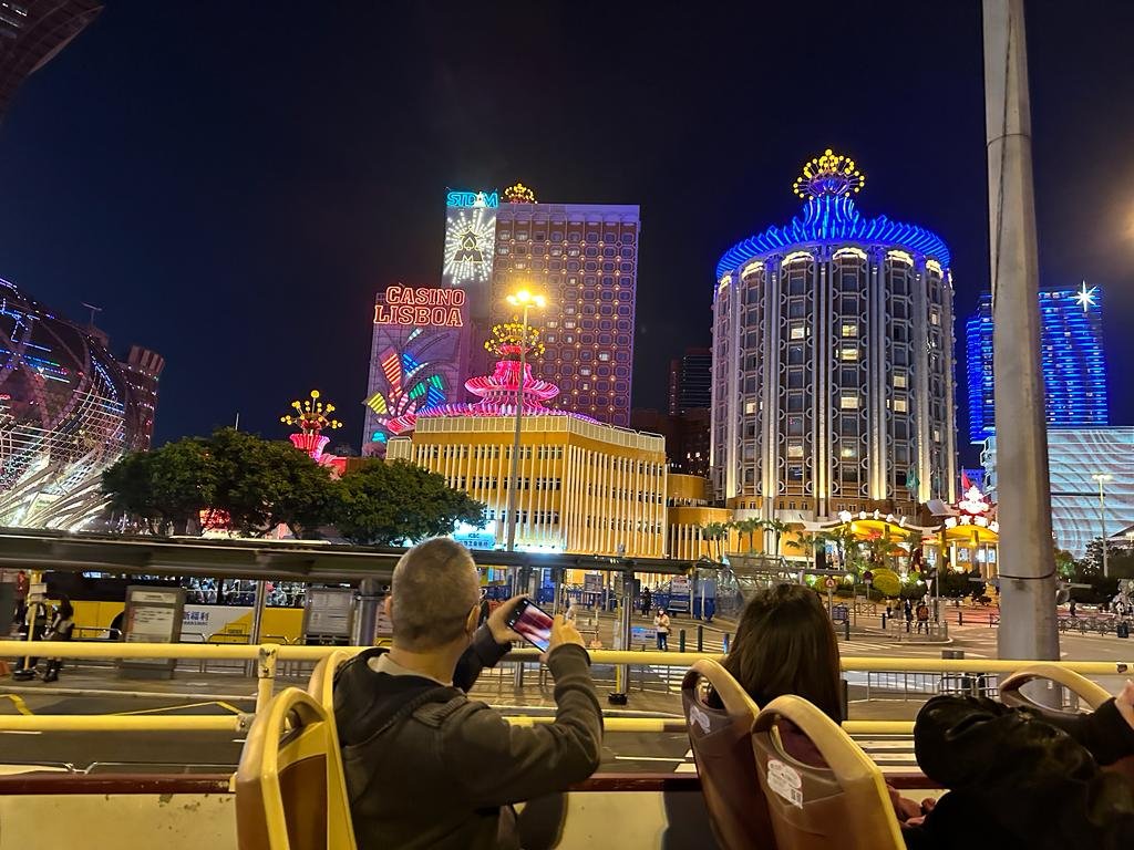 マカオ オープントップバス ナイトツアーの料金と予約方法